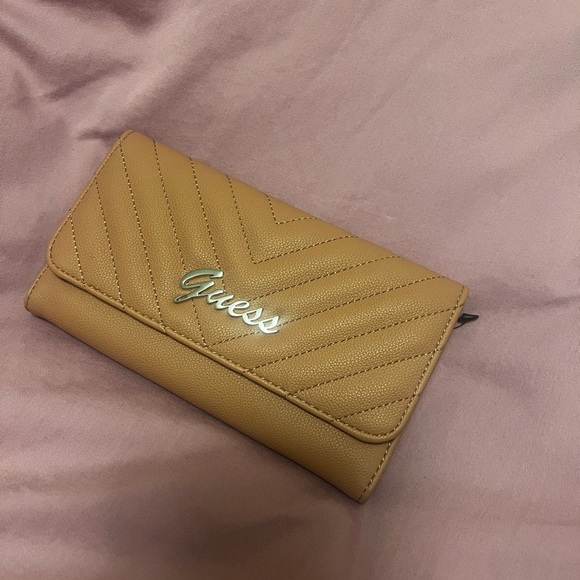 Blush / Rose Guess Wallet - Picture 2 of 9